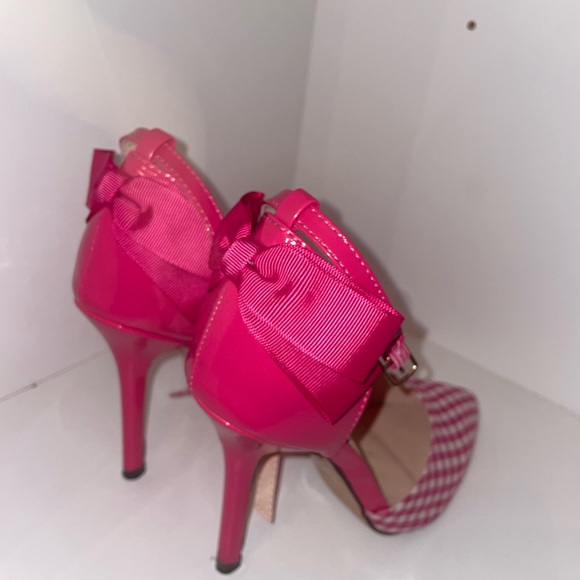 Perfectly pink! Size 6 - Picture 2 of 3